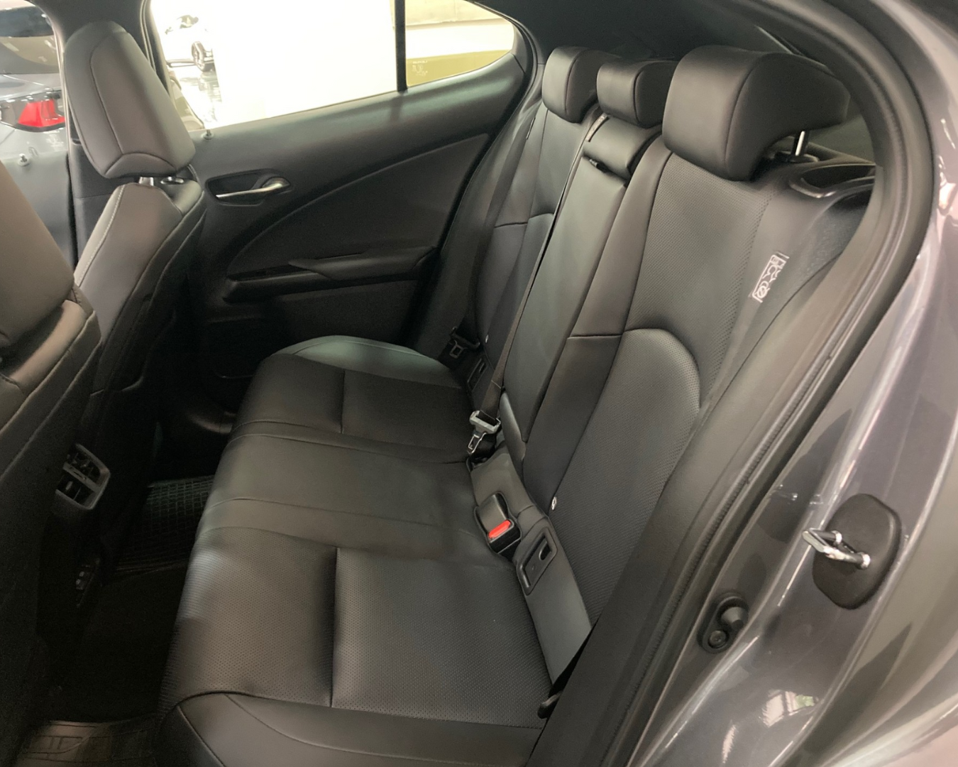 UX 300e