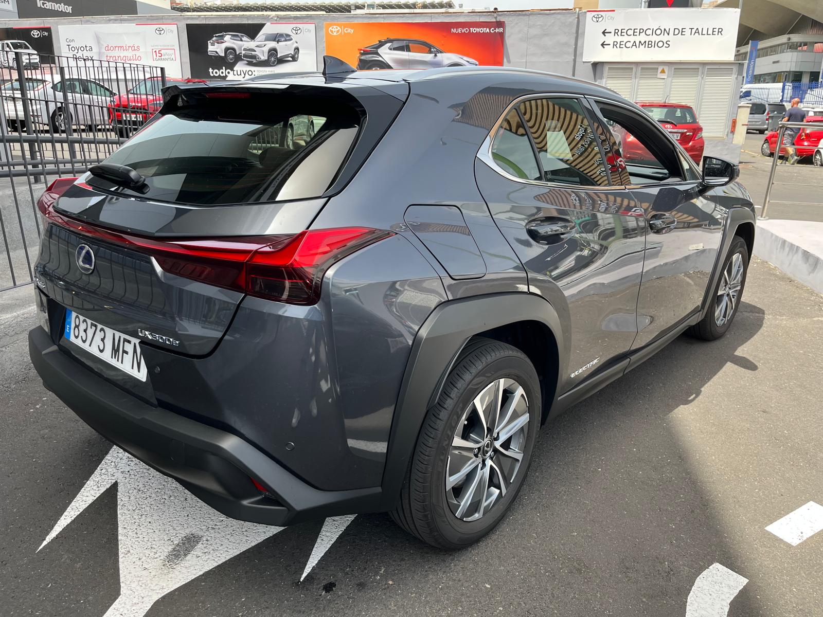 LEXUS UX 300e Plus