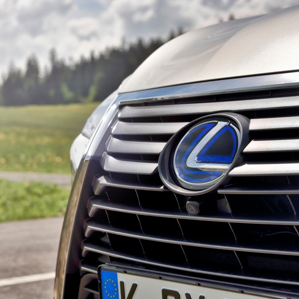 Vista de la parrilla del Lexus RX 450h