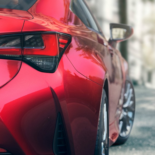 Vista detalle del faro trasero del Lexus RC 300h